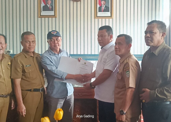 Pimpinan DPRD dan Sekretariat DPRD Seluma Teliti Keabsahan SK DPP PPP Penetapan April Yones