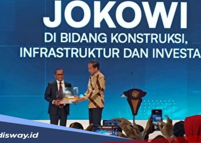 Terima Helm Baja dari Gapensi, Jokowi Resmi Dinobatkan jadi Bapak Konstruksi Indonesia 