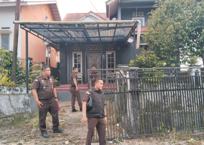 Kejari Kepahiang Sita 2 Unit Rumah Milik Mantan Pejabat DPRD Kepahiang
