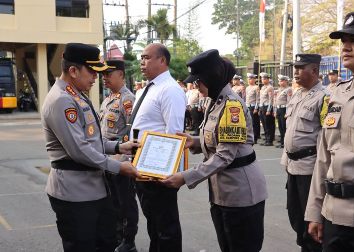 49 Personel Polresta Bengkulu Naik Pangkat, 18 Personel Terima Penghargaan