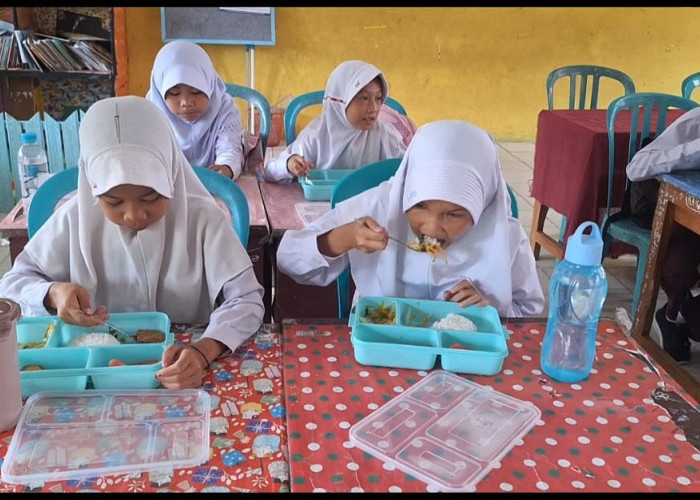 Launching Program MBG, Intip Menu Apa Saja yang Dinikmati 1.323 Siswa di Kabupaten Mukomuko Provinsi Bengkulu