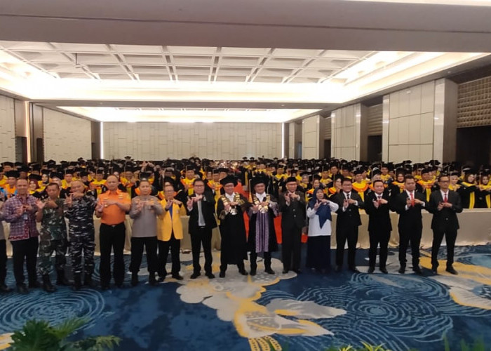 Dihadiri PLT Warek UT Pusat, 689 Mahasiswa UT Bengkulu Diwisuda