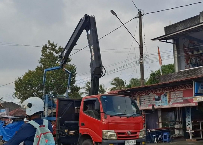 Hampir 20 Tahun Tidak Berfungsi, Traffic Light di Simpang Raswi Kota Manna ‘Kelap-kelip’ Lagi