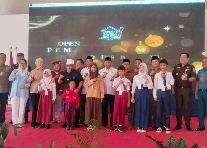 Gubernur Bengkulu Kasih Bantuan Modal Usaha untuk Wali Murid Sekolah Rakyat 
