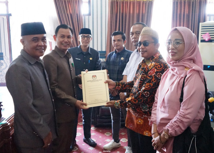 KPU Seluma Serahkan Dokumen Penggantian Antar Waktu Almarhum Ramadhansyah ke DPRD    