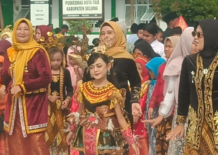 Peringatan Hardiknas 2026, Siswa dan Guru di Seluma Kenakan Pakaian Adat Nusantara 