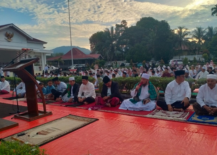 Sholat Idul Fitri di Balai Daerah, Bupati Mian Gelar Open House Undang Warga