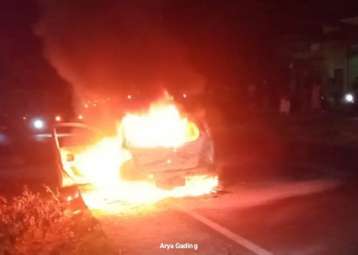 Kronologis Mobil LCGC Milik Guru PPPK Terbakar di Depan Indomaret Talo