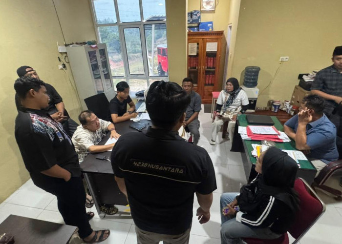 Keluarga Antar Pelaku Pencurian Sepeda Motor ke Polres Bengkulu Tengah