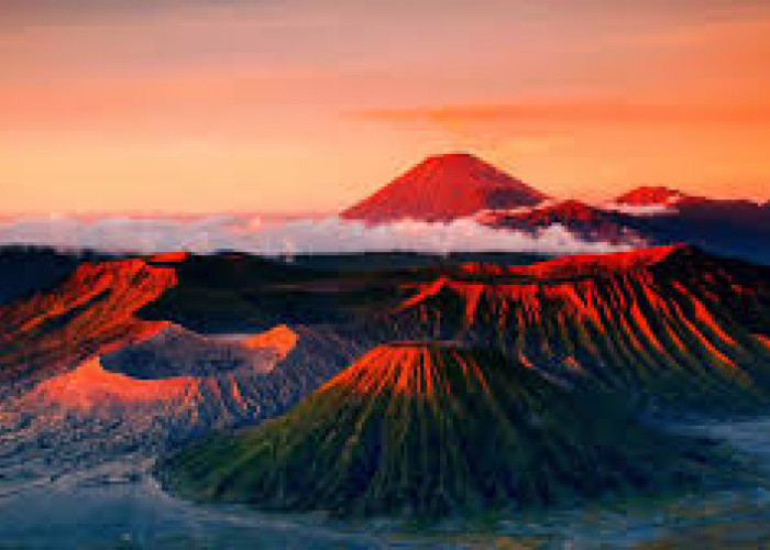 The Beauty of Sunset at the Peak of Mount Bromo, Indonesia