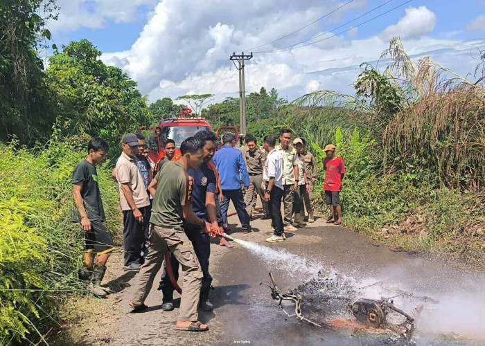 Motor Pengunjal BBM Subsidi Terbakar di Seluma
