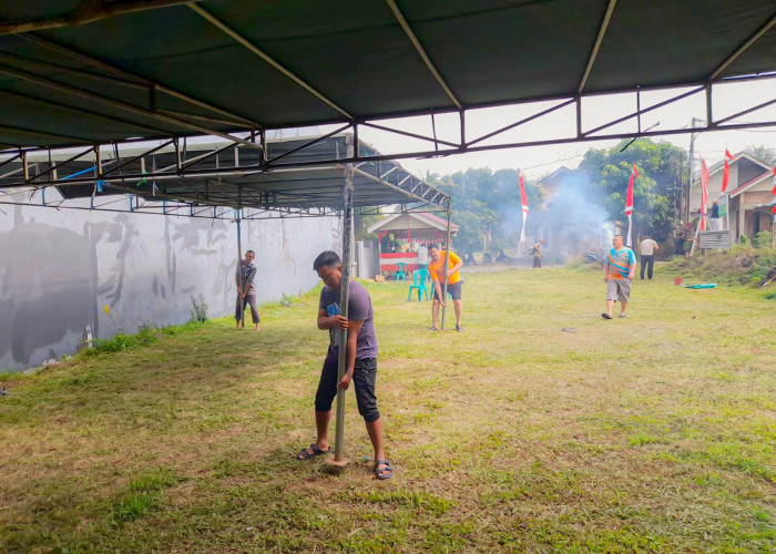 Semangat Sambut HUT RI, Warga Gotong Royong Bersiap Ramaikan Hari Kemerdekaan