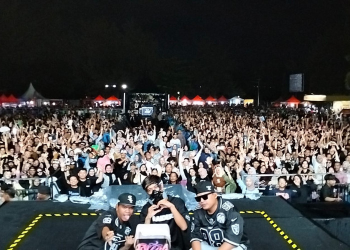 Pentas Narasi HUT Rakyat Bengkulu Ke-24 Ambyarrr! NDK AKA Sukses Bius Ribuan Penonton 