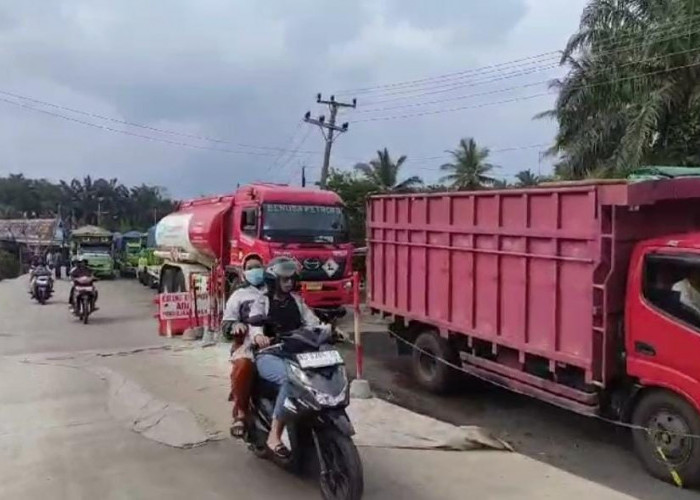 Jembatan Darurat di Desa Pondok Kelapa Selesai Diperbaiki, Mobil Sudah Bisa Melintas