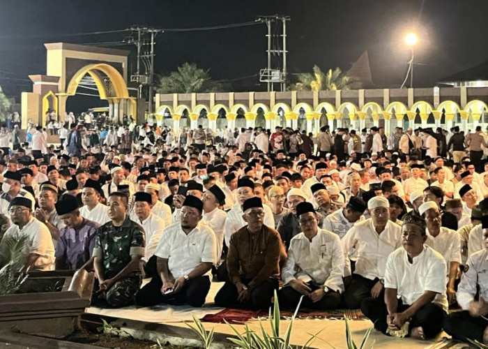 Gubernur Helmi: Makan Akbar Niat Mencari Keberkahan dan Pesan Tausiah Ust Derry Sulaiman