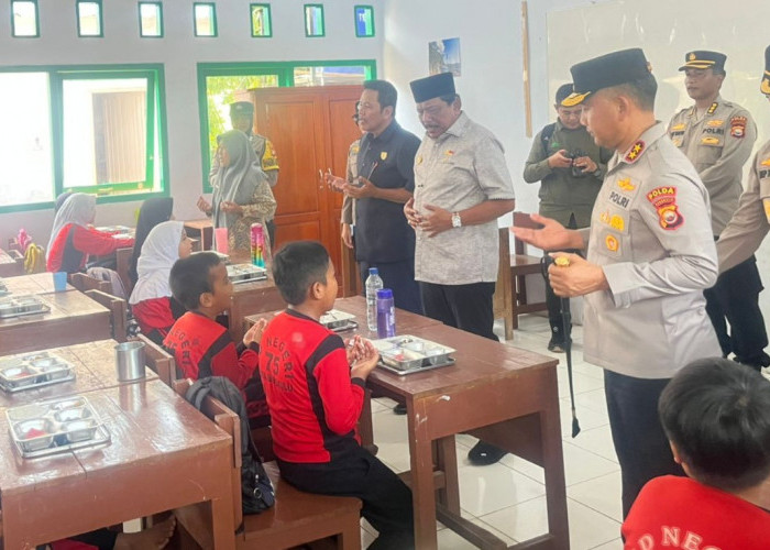 Program MBG 2025 Kota Bengkulu, 4 Hari Berturut-turut Polda Bengkulu Distribusikan MBG ke Sekolahan