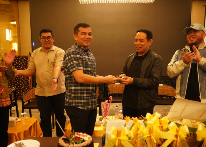 Walikota Dedy Beri Kejutan Ulang Tahun untuk Kapolresta Bengkulu di Acara FGD Forkopimda