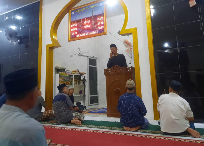 Selama Ramadhan, Kapolsek Talo dipercaya Warga Menjadi Imam Sholat Tarawih 