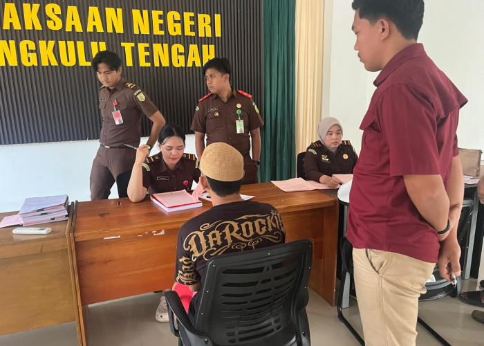 Polres Bengkulu Tengah Serahkan Tersangka Kasus Asusila ke Kejaksaan Negeri