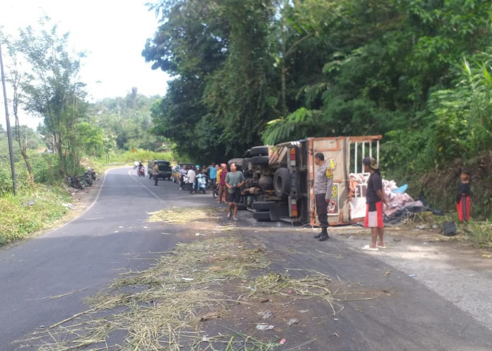 Truk Rem Blong, Tikungan Daspetah dan Pungguk Beringang Banjir Basreng