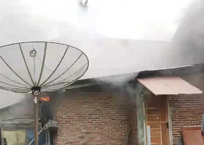 Kebakaran Hanguskan Rumah Guru di Tanah Rekah, Diduga Akibat Korsleting Magicom
