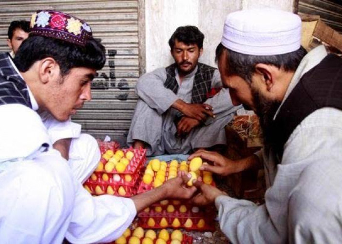9 Tradisi Unik Lebaran Idul Fitri di Berbagai Negara, Ada yang Beradu Kuat Memecahkan Telur Rebus