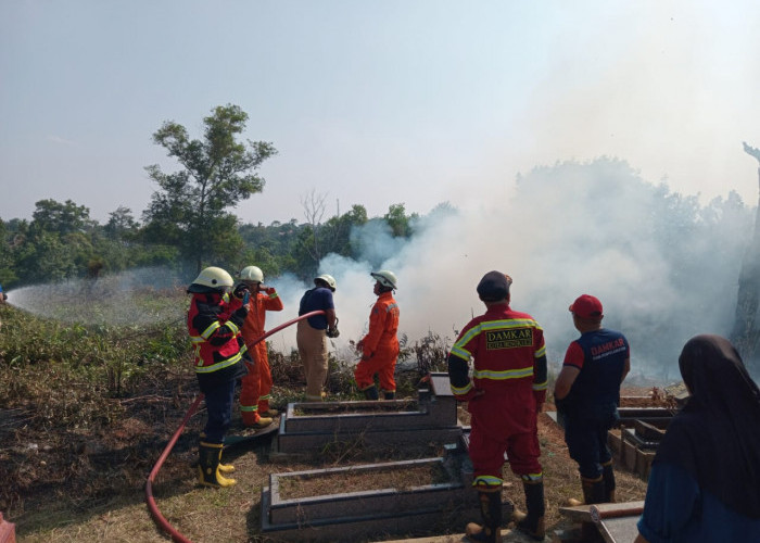 Pasca Gotong Royong, Lahan Pemakaman Seluas 3 Hektar Diamuk Si Jago Merah 