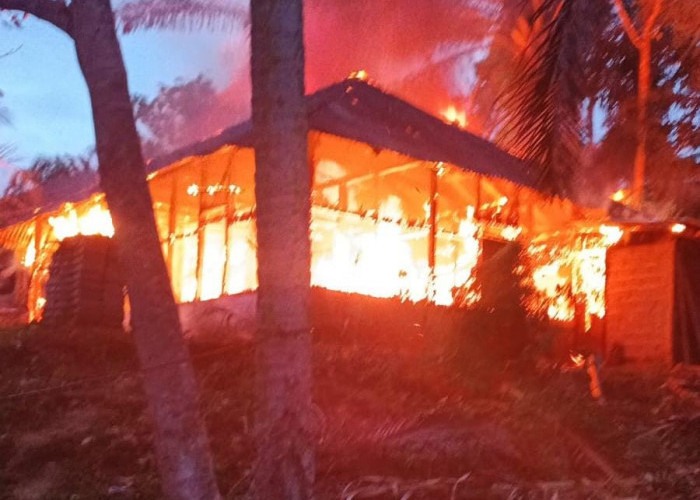 Rumah Warga di Desa Suka Rami Bengkulu Utara Ludes Terbakar saat Magrib