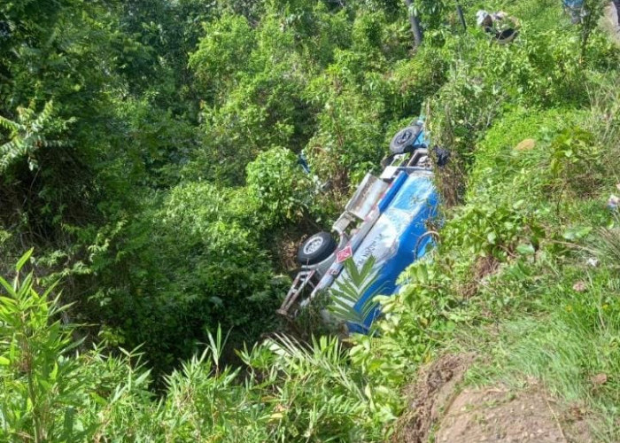 Laka Maut di Desa Air Muring, Truk Tangki Pengangkut BBM Terjun ke Jurang, Pengendara Motor Tewas