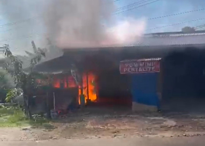 Hati-hati Kalau Bakar Sampah, 2 Ruko di Jalan Citandui Dilahap Api