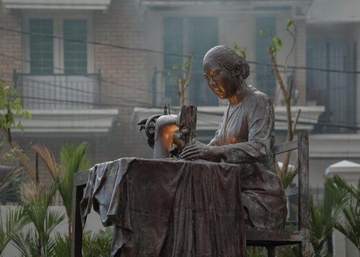 Selain di Bengkulu, Rupanya Patung Fatmawati Sedang Menjahit juga Ada di Kota Ini