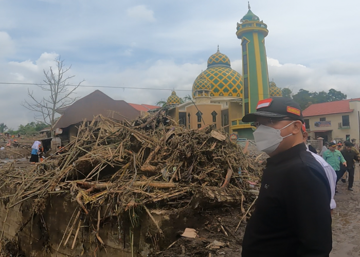 Turut Berduka, Gubernur Bengkulu Temui dan Salurkan Bantuan untuk Korban Banjir Lahar Dingin di Sumatera Barat