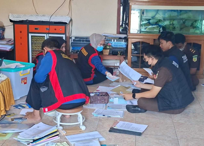 Kejari Bengkulu Geledah Rumah Ketua dan Kantor Koperasi Bangun Wijaya, 200 Dokumen Disita