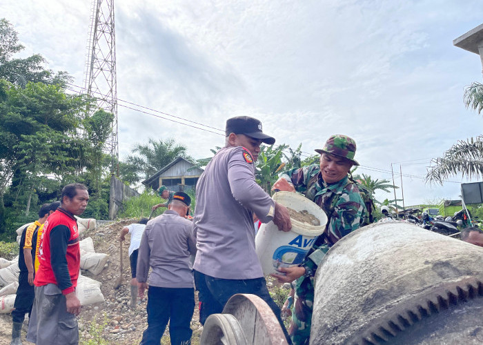 Sinergitas TNI-Polri Sambut HUT TNI Ke-79, Polsek dan Koramil Ketahun Gotong Royong Bangun Masjid