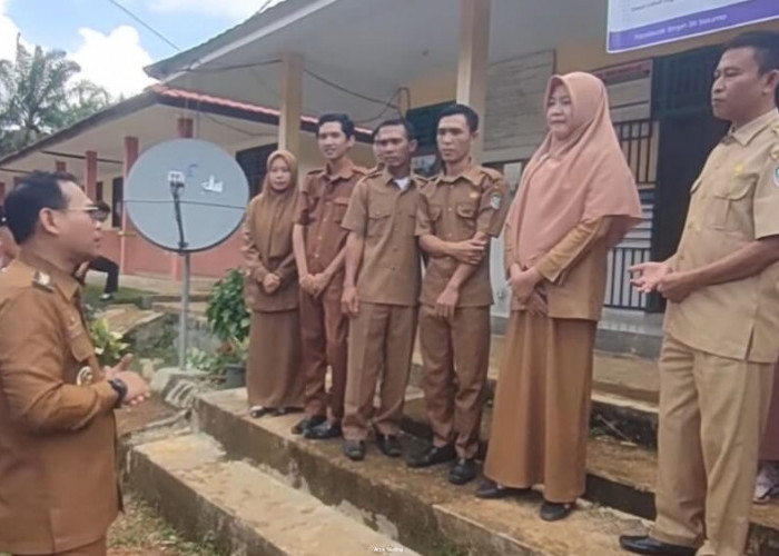 Guru. Sekolah di Pedalaman Keluhkan Internet Lemot, Bupati Seluma Pastikan Tambah Bandwidth 