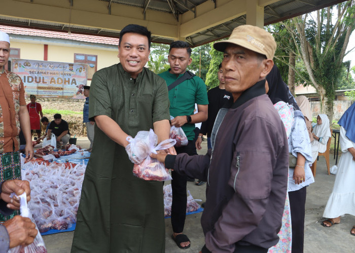 Tunaikan Perintah Agama, Polres Kepahiang Salurkan Daging Kurban Kepada Masyarakat dan Anak Yatim