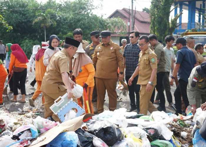 Aksi Buang Sampah di Kantor Walikota Bengkulu Bikin Wakil Walikota Bengkulu Meradang