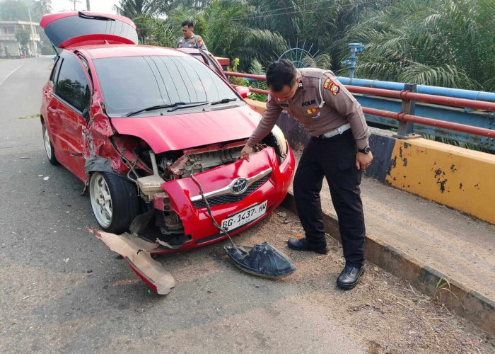 Mobil Dokter Asal Muara Enim Ringsek Dihantam Mobil Suzuki APV