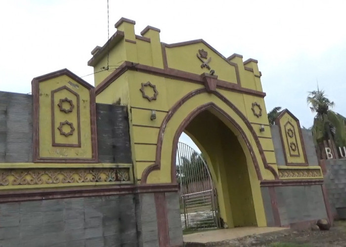 Perbaikan Situs Bersejarah, Bupati Bengkulu Tengah Pastikan Perbaikan Makam Balai Buntar