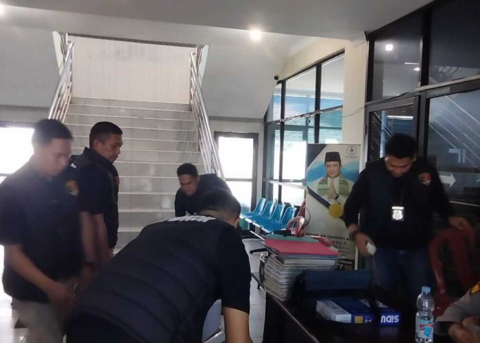 Penyidik Tipidkor Polda Bengkulu Geledah Kantor PDAM Tirta Hidayah Kota Bengkulu