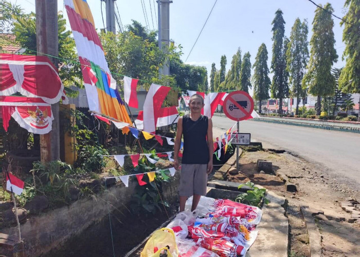 Modal Naik Harga Tak Berubah, Curhat Pedagang Bendera Musiman Momen 17 Agustus di Bengkulu Utara 