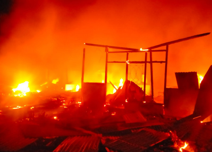 Jelang Buka Puasa, 8 Rumah dan 1 Kios di Terminal Marga Sakti Terbakar