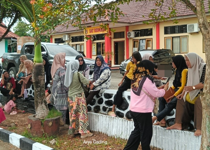 Dilapor dan Diperiksa Polisi: Emak-emak di Pasar Seluma Klaim Warung Dirusak Karena Ada PSK dan Miras