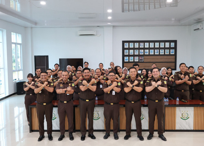 Datangi Kejari Seluma, Kajati Bengkulu Ingatkan Pentingnya Menjaga Profesionalisme