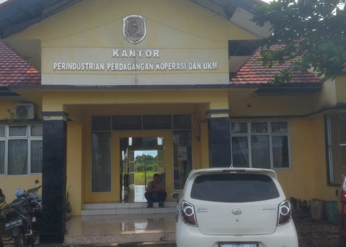 Penyidik Kejari Geledah Kantor Dinas Dagperinkop UKM Bengkulu Tengah