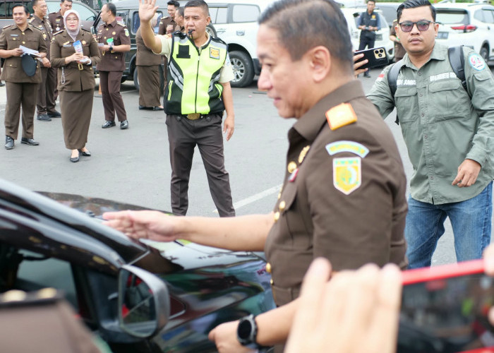 Aksi Simpatik Kejati Bengkulu di Momen Sumpah Pemuda, Bagi Brosur Berisi Tata Cara Laporkan Korupsi