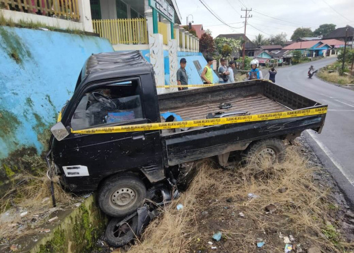 Power Steering Rusak, Mobil Grand Max Hantam Pengendara Sepeda Motor 