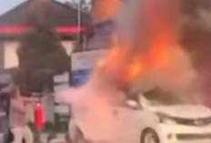 Diduga Korsleting Perapian, Mobil di Rejang Lebong Terbakar di Area Pertashop