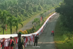 Pecahkan Rekor, Pemkab Seluma Bentangkan Merah Putih Sepanjang 2.003 Meter