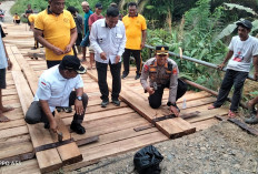 Gotong Royong Bareng Polres Seluma, Jembatan Penghubung di Ulu Talo Selesai Diperbaiki